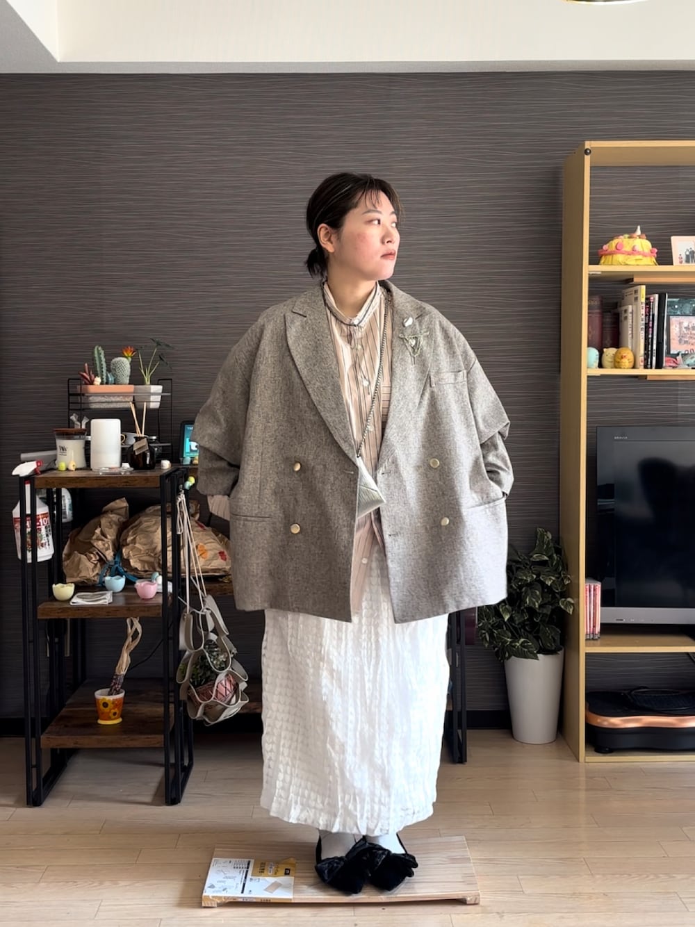 「春コーデ、春カラー、キレイめカジュアル、キレイめコーデ、ジャケット、ジャケットスタイル、ぽっちゃり、プラスサイズ」｜「classicalelfの気軽に羽織れる 大人の ブレザー。 サイド スリット オーバーサイズ ダブルジャケット（テーラードジャケット、ベージュ系）」を使った、真波(Manami)さん（骨格ストレート・レディース・153cm）の春コーディネートの1枚目の写真
