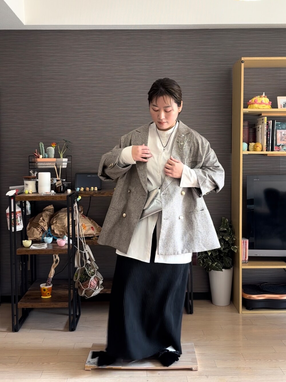「ジャケット、ジャケットスタイル、春コーデ、春カラー、タイトスカート、ぽっちゃり、プラスサイズ」｜「classicalelfの気軽に羽織れる 大人の ブレザー。 サイド スリット オーバーサイズ ダブルジャケット（テーラードジャケット、ベージュ系）」を使った、真波(Manami)さん（骨格ストレート・レディース・153cm）の春コーディネートの1枚目の写真