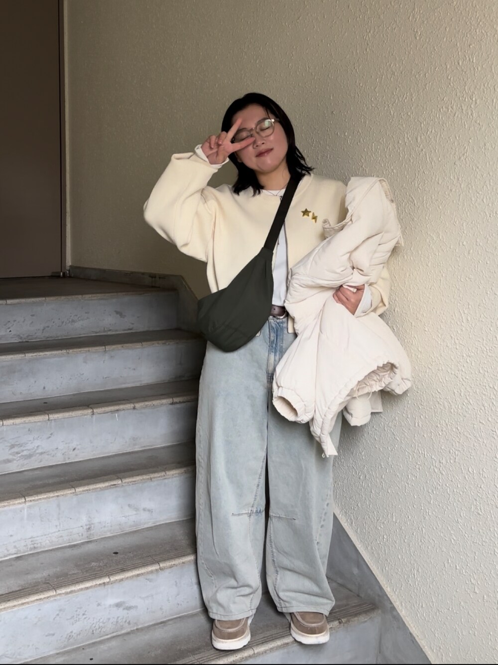「春コーデ、ぽっちゃり、プラスサイズ、春服」｜「GUのアイテム（デニムパンツ、ブルー系）」を使った、真波(Manami)さん（骨格ストレート・レディース・153cm）の春コーディネートの1枚目の写真