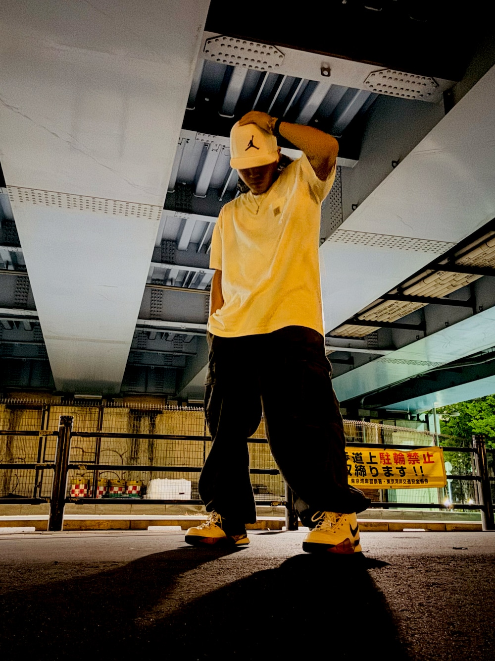「ストリート、スニーカー、NIKE、Kobe Bryant、eminem、Jordan、HIPHOP」｜「Carharttのアイテム（Tシャツ/カットソー、ホワイト系）」を使った、Kokoro さん（メンズ・178cm）の夏コーディネートの1枚目の写真