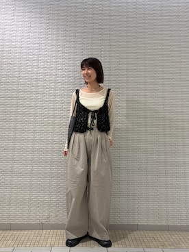 「KBF（ケイビーエフ）のハンドニットビスチェ（ニット/セーター、ブラック系）」を使った、ナガタエリさん（レディース・158cm）の秋コーディネート