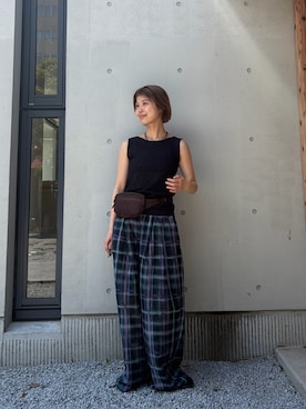 「KBF（ケイビーエフ）の2WAYニットタンクトップ（タンクトップ、ブラック系）」を使った、ナガタエリさん（レディース・158cm）の春コーディネート