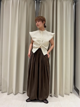 「KBF（ケイビーエフ）のシアーバルーンパンツ（その他パンツ、ブラウン系）」を使った、ナガタエリさん（レディース・158cm）の夏コーディネート