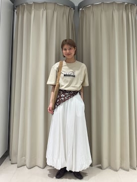 「KBF（ケイビーエフ）のギャザーバルーンスカート（スカート、ホワイト系）」を使った、ナガタエリさん（レディース・158cm）の春コーディネート