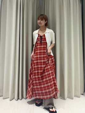 「KBF（ケイビーエフ）のチェックプリーツキャミワンピース（ワンピース、レッド系）」を使った、ナガタエリさん（レディース・158cm）の夏コーディネート