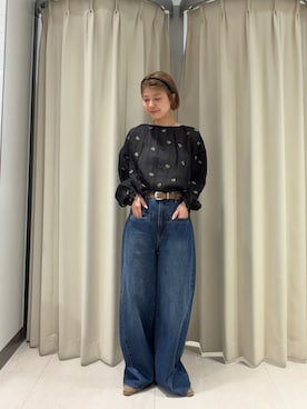 「KBF（ケイビーエフ）の『STAFF DESIGN PROJECT』2WAY刺繍ブラウス（シャツ/ブラウス、ブラック系）」を使った、ナガタエリさん（レディース・158cm）の春コーディネート