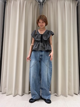 「KBF（ケイビーエフ）のフロントホックチェックフリルブラウス（シャツ/ブラウス、ブラック系）」を使った、ナガタエリさん（レディース・158cm）の春コーディネート