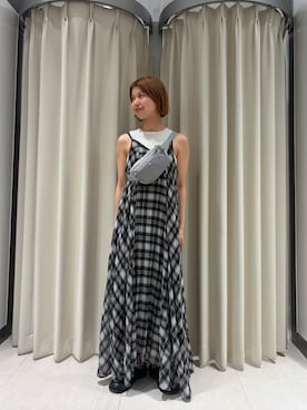 「KBF（ケイビーエフ）のチェックプリーツキャミワンピース（ワンピース、ブラック系）」を使った、ナガタエリさん（レディース・158cm）の春コーディネート