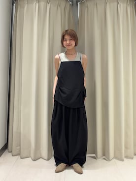 「KBF（ケイビーエフ）のドレープキャミソールSETパンツ（セットアップ、ブラック系）」を使った、ナガタエリさん（レディース・158cm）の春コーディネート