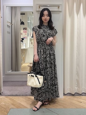 「Andemiu（アンデミュウ）のレトロフラワーワンピース/1032171（ワンピース、ブラック系）」を使った、YUさん（レディース）の夏コーディネート
