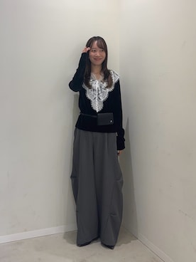 「SENSE OF PLACE by URBAN RESEARCH(センスオブプレイスバイアーバンリサーチ)のヒラヒラレースベロアトップ(その他トップス、ブラック系)」を使った、ainoさん(レディース・156cm)の秋コーディネート
