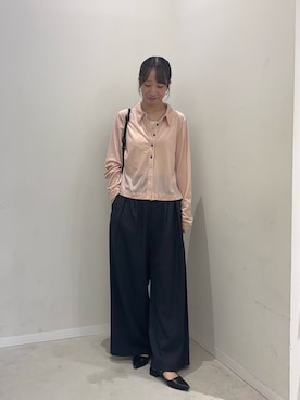 「SENSE OF PLACE by URBAN RESEARCH(センスオブプレイスバイアーバンリサーチ)の静電防止バイカラーボタンベロアシャツ(シャツ/ブラウス、ピンク系)」を使った、ainoさん(レディース・156cm)の秋コーディネート