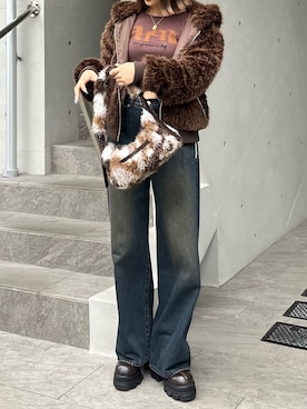 「EMODA（エモダ）のアイテム（デニムパンツ）」を使った、李　相美さん（レディース・162cm）の秋コーディネート