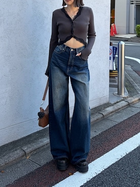 「EMODA（エモダ）のアイテム（デニムパンツ）」を使った、李　相美さん（レディース・162cm）の秋コーディネート