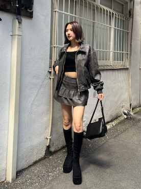 「ミニスカート」｜「アイテム（Tシャツ/カットソー、ブラック系）」を使った、李　相美さん（レディース・162cm）の夏コーディネート