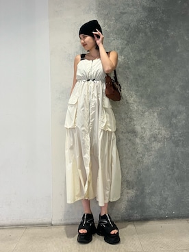 「スリット」｜「アイテム（ワンピース/ドレス）」を使った、李　相美さん（レディース・162cm）の春コーディネート
