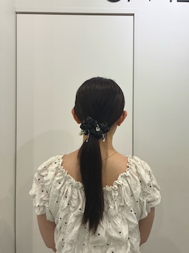 「SMELLY（スメリー）のミックスチャームシュシュ（シュシュ、ブラック系）」を使った、　　Rinaさん（レディース・158cm）の夏コーディネート