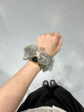 「SMELLY（スメリー）のチュールフラワーシュシュ（ヘアゴム、グレー系）」を使った、　　Rinaさん（レディース・158cm）の秋コーディネート