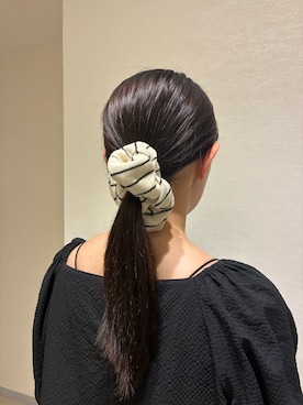 「SMELLY（スメリー）のピンストライプニットシュシュ（シュシュ、ホワイト系）」を使った、　　Rinaさん（レディース・158cm）の秋コーディネート