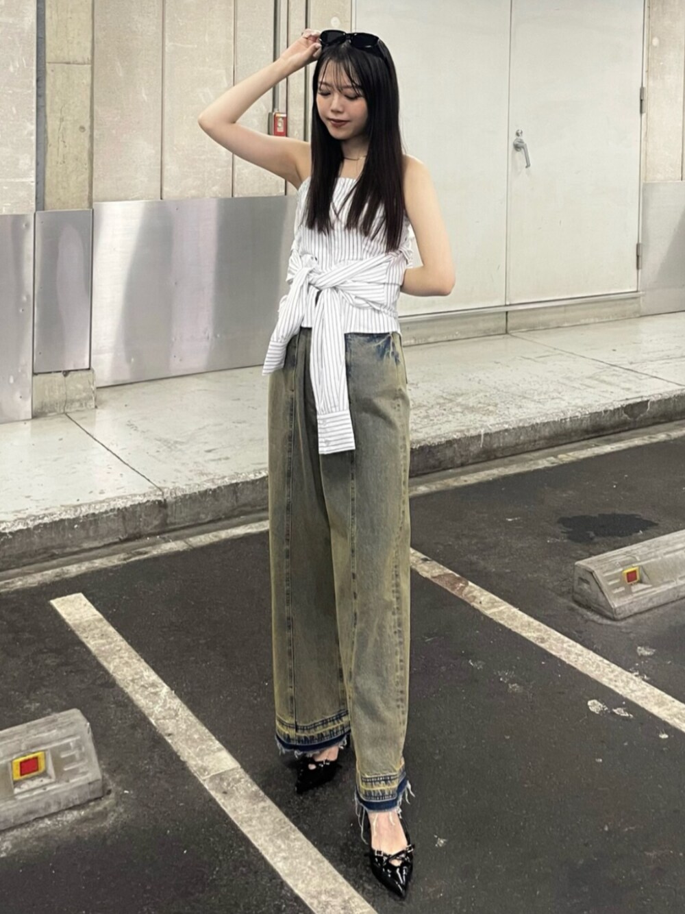 その他のデニムパンツ、その他のシャツ/ブラウスを着用したレディースの夏コーディネートの1枚目の写真