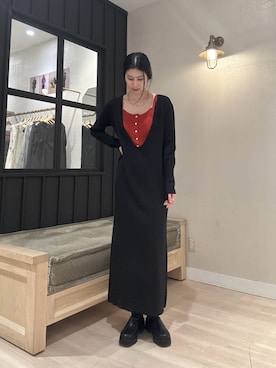 「アイテム（スリッポン）」を使った、moeさん（レディース・169cm）の冬コーディネート