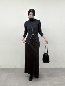「UNFORM（アンフォーム）の【2026AW Debut】【UNFORM】カシミヤ混ジップリブニット（ニット/セーター、グレー系）」を使った、moeさん（レディース・169cm）の秋コーディネート