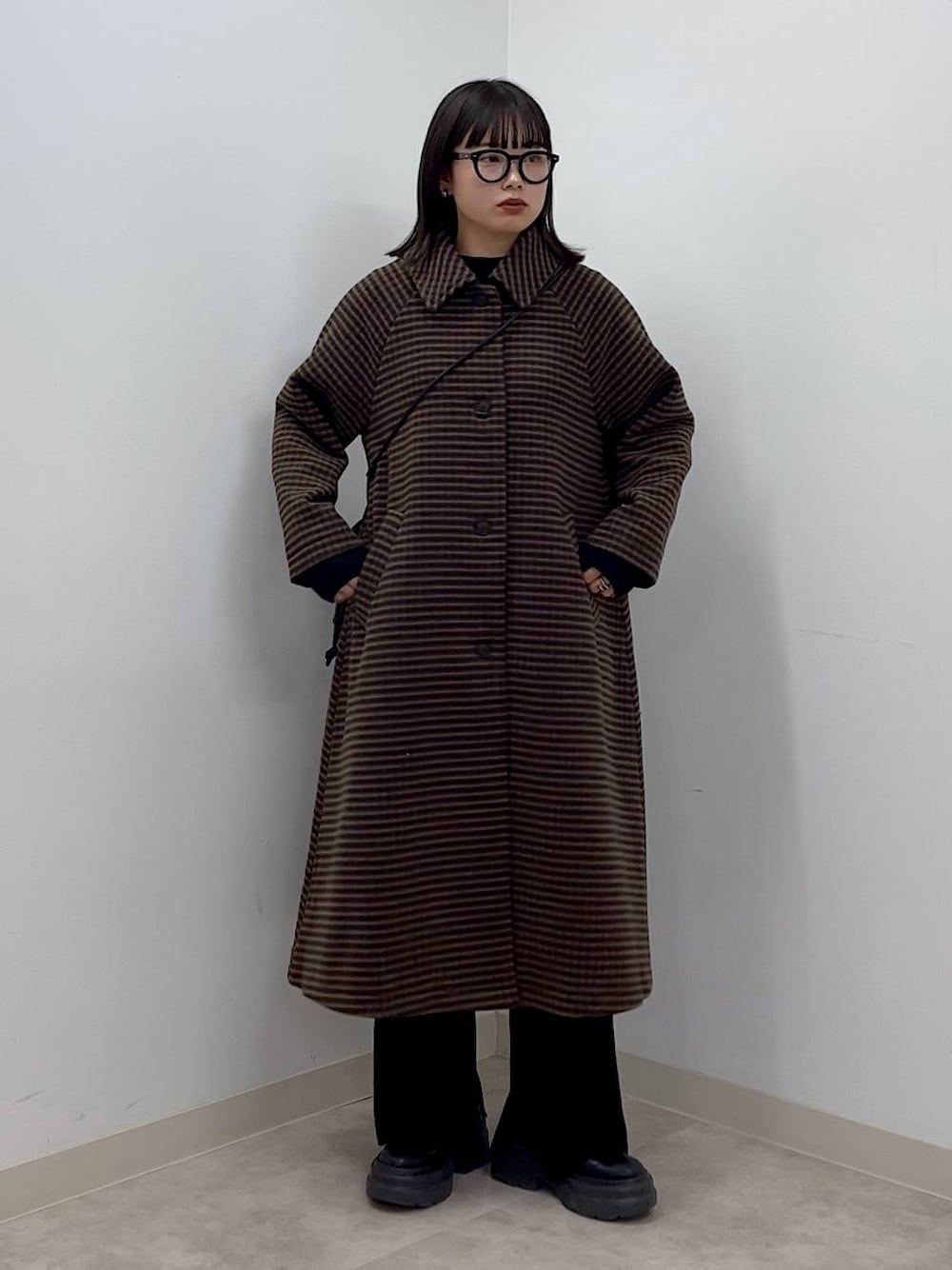 「コート、ベーシック/シンプル、ナチュラル、高見え、休日コーデ、大人女子カジュアル_LOWRYS FARM、女子ウケ、モード、カジュアル、LOWRYS FARM、着痩せ・細見え、冬コーデ」｜「LOWRYS FARMのメリノウールステンコート　906737（ノーカラーコート、ブラウン系）」を使った、ｎａｒｕｍｉさん（レディース・163cm）の秋コーディネートの1枚目の写真