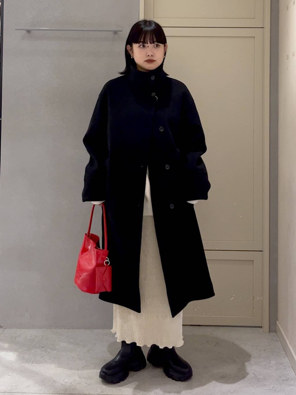 「ベーシック/シンプル、高見え、休日コーデ、大人女子カジュアル_LOWRYS FARM、女子ウケ、モード、カジュアル、着痩せ・細見え、ナチュラル、LOWRYS FARM」｜「LOWRYS FARMのウールライクスタンドコート　 116473（ステンカラーコート、ブラック系）」を使った、ｎａｒｕｍｉさん（レディース・163cm）の冬コーディネートの1枚目の写真