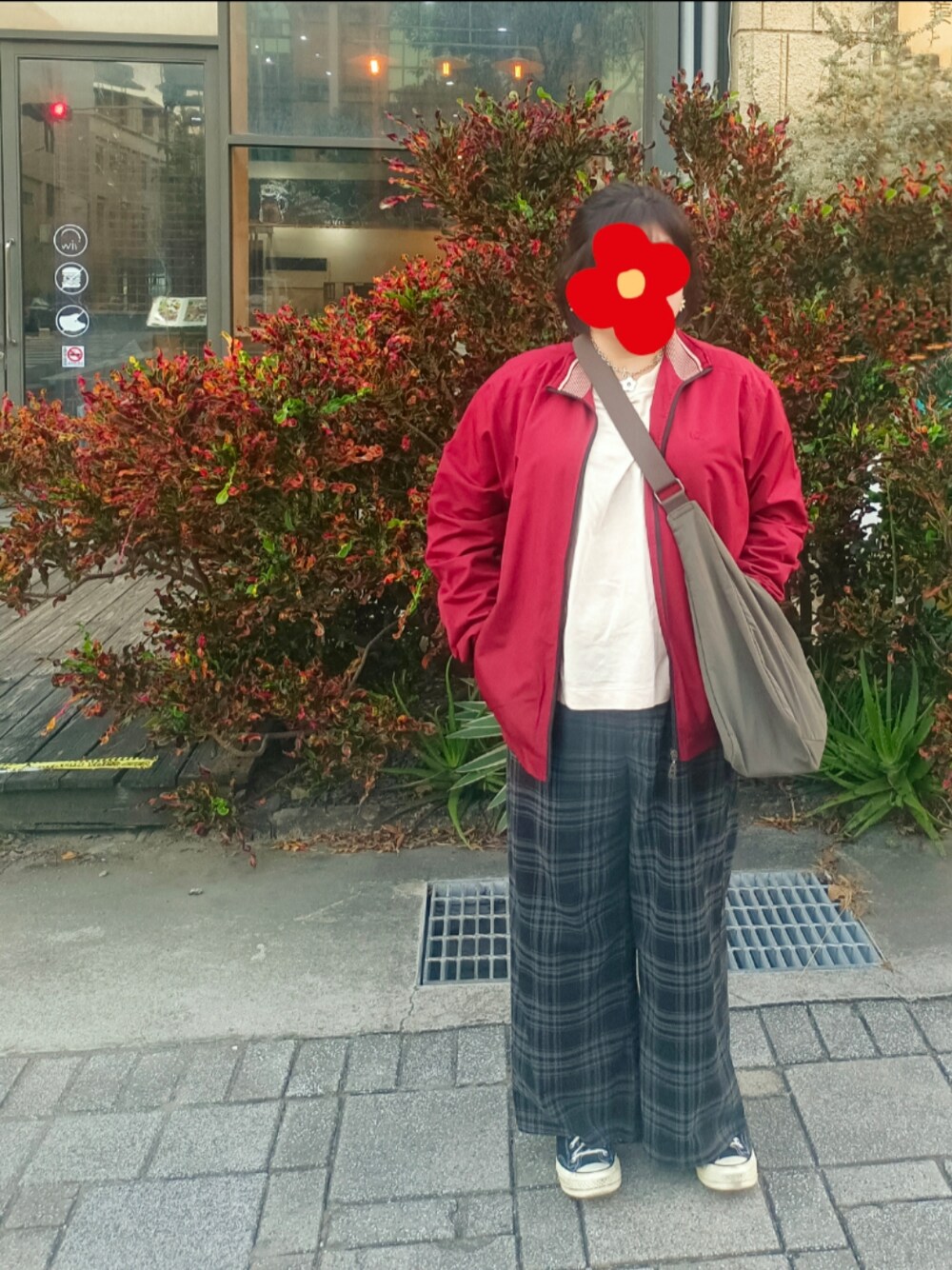 「ootd、プチプラ、カジュアル」｜「UNIQLOのコットンオーバーサイズワイドスリーブT（長袖）（Tシャツ/カットソー、ベージュ系）」を使った、張瀞文さん（レディース・161cm）の秋コーディネートの1枚目の写真