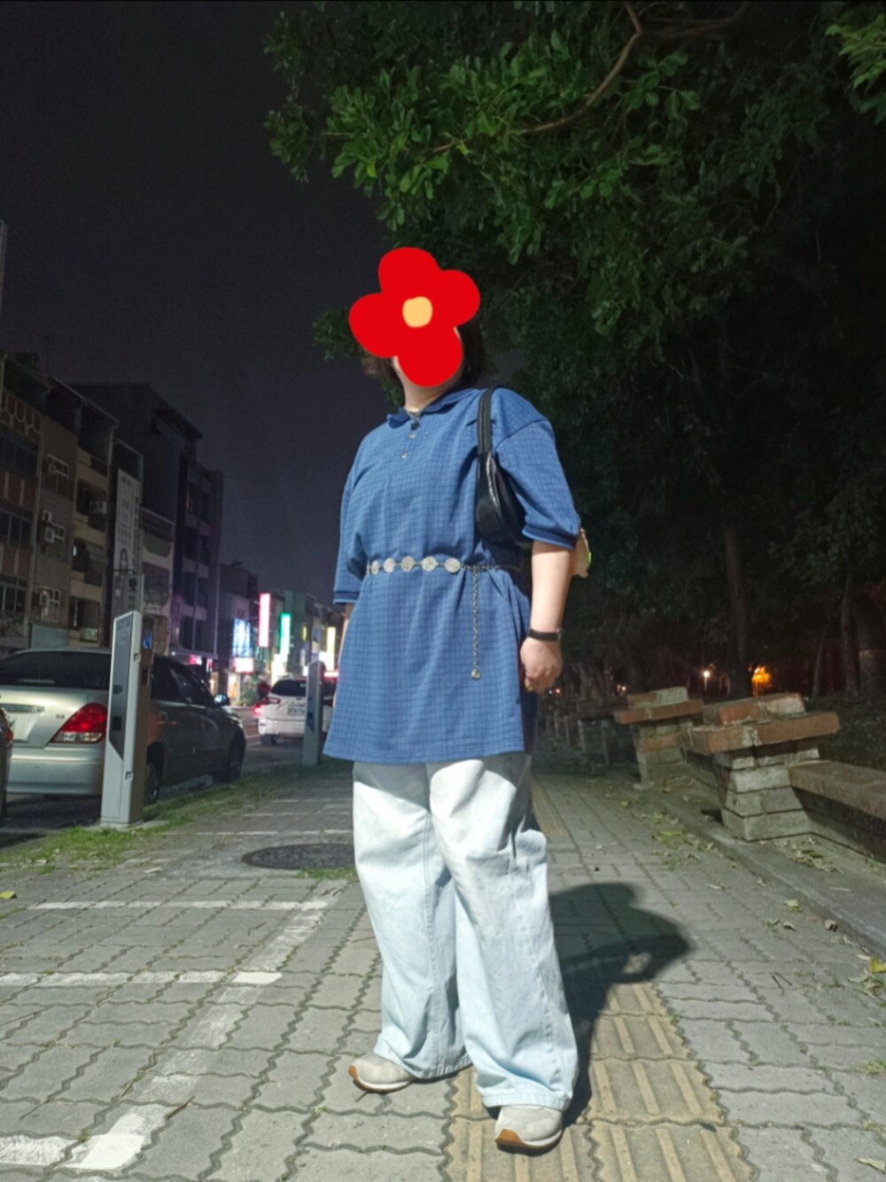 「ootd、古着MIX、休閒、レトロ、カジュアル」｜「NETのアイテム（デニムパンツ、ブルー系）」を使った、張瀞文さん（レディース・161cm）の秋コーディネートの1枚目の写真