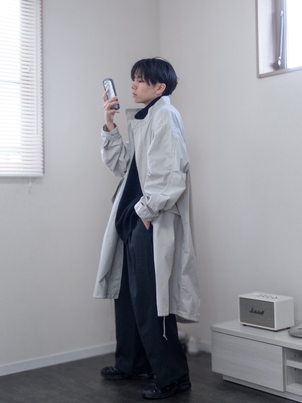 「新星WEARISTAにエントリー、WEARyouthコーデ、remer、remerコーデ、クリスマスに着たい服、マイベストコーデ2023、冬アウター、ロングコート、スラックス、レイヤードスタイル、韓国ファッション、休日スタイル、デートコーデ、クリスマスコーデ、きれいめコーデ」｜「NIKEのNike Air Kukini "Black/Anthracite"（スニーカー、ブラック系）」を使った、みなりん(Minari)さん（骨格ナチュラル・メンズ・172cm）の冬コーディネートの1枚目の写真