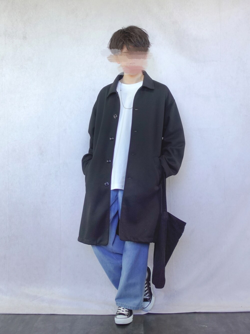 「未来のWEARISTAプロジェクト、おしゃれさんと繋がりたい、休日スタイル、いいね、save、フォローお願いします🤑、オトナカジュアル、シンプルコーデ、秋のコーデ、カジュアルコーデ、ビッグシルエット、スニーカー、コート、デニム、きれいめカジュアル、オーバーサイズ、プチプラ」｜「しまむらのアイテム（チェスターコート、ブラック系）」を使った、みなりん(Minari)さん（骨格ナチュラル・メンズ・170cm）の冬コーディネートの1枚目の写真