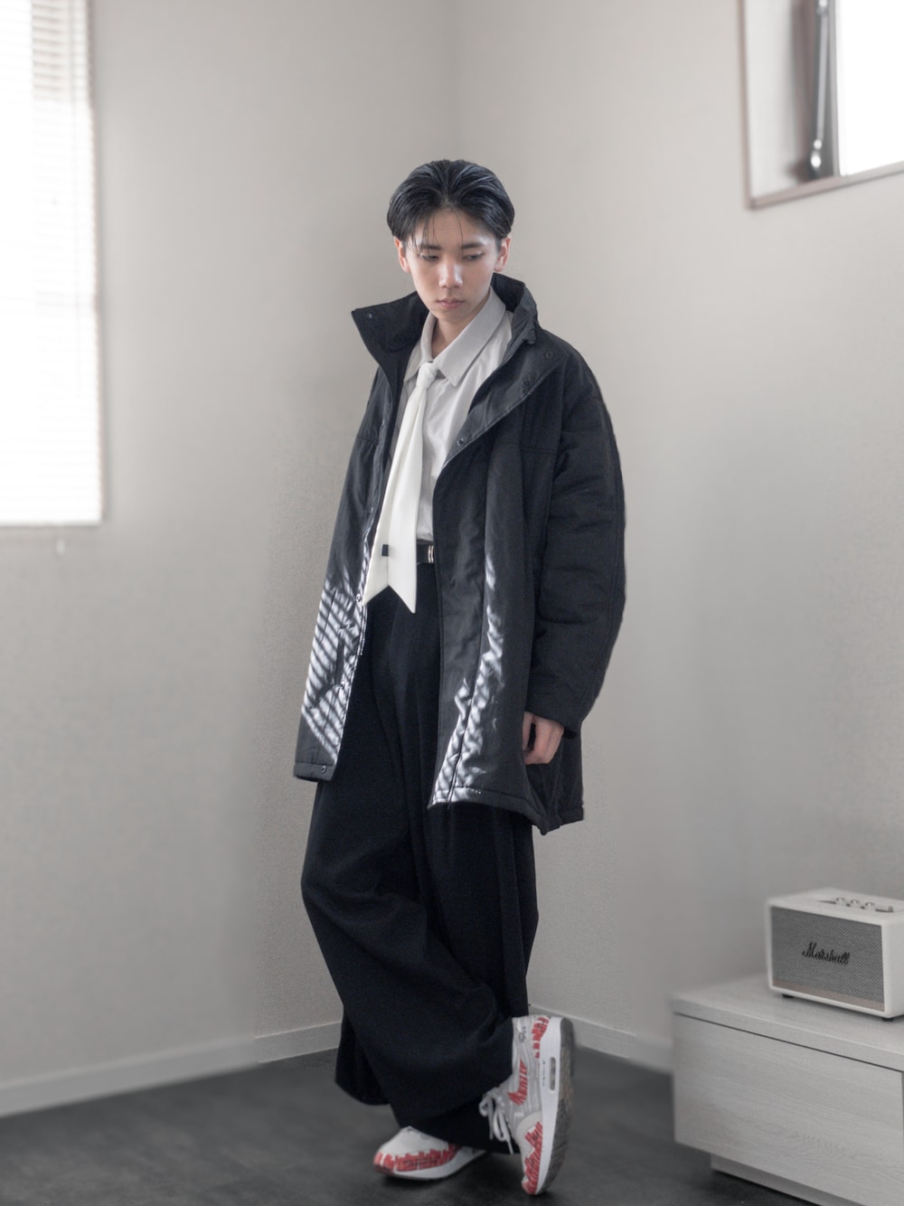 「新星WEARISTAにエントリー、WEARyouthコーデ、remer、remerコーデ、クリスマスに着たい服、マイベストコーデ2023、冬アウター、ダウン、クリスマスコーデ、デートコーデ、きれいめコーデ、キレイめコーデ、ダウンジャケット、休日スタイル、レイヤードスタイル」｜「NIKEのAir Max 1 Sketch to Shelf（スニーカー、ホワイト系）」を使った、みなりん(Minari)さん（骨格ナチュラル・メンズ・171cm）の冬コーディネートの1枚目の写真