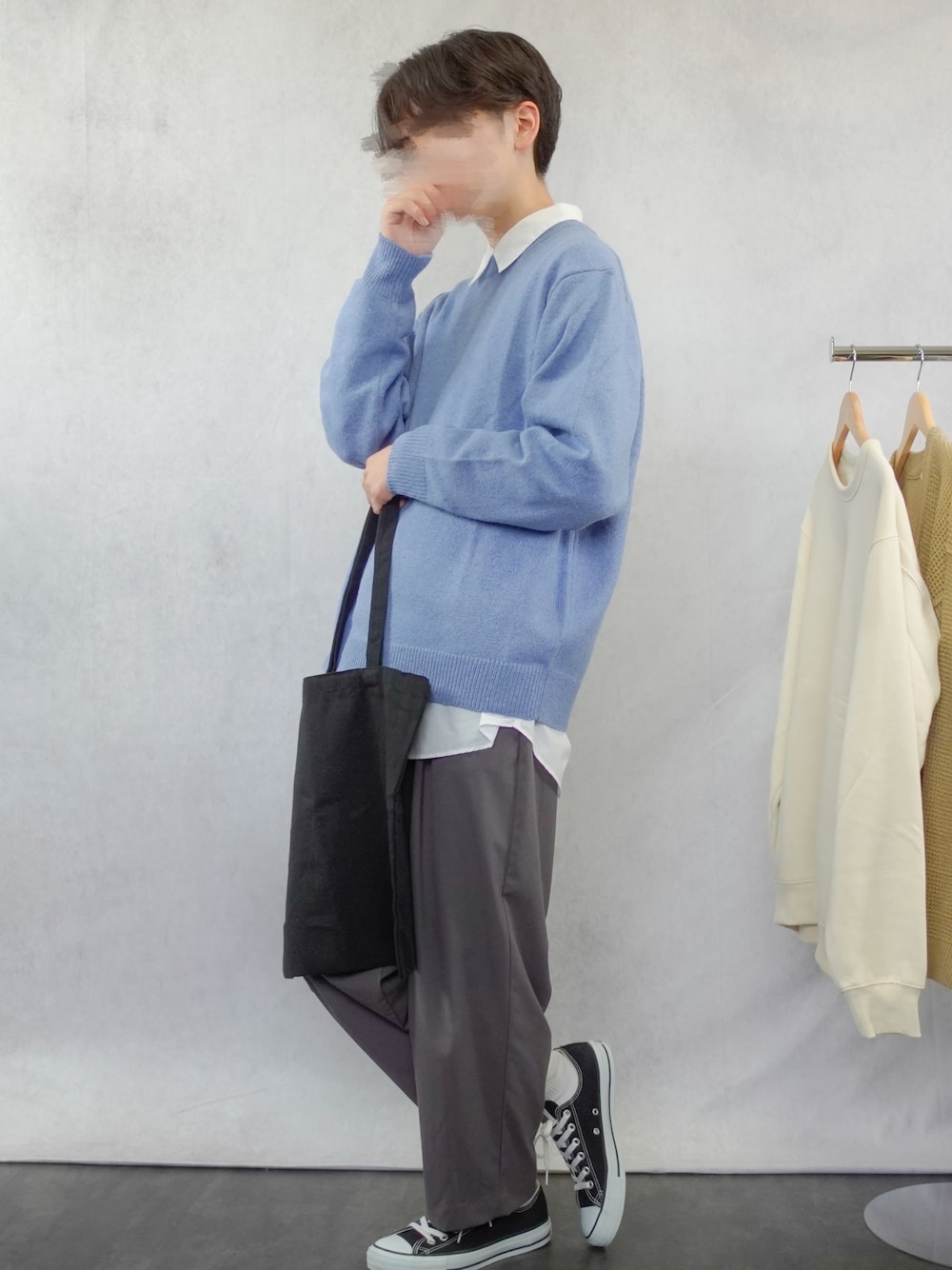「カジュアル、おしゃれさんと繋がりたい、秋、秋服、ootd、秋のコーデ、休日コーデ、秋コーデ、シンプルコーデ、プチプラ、GUコーデ、GU、カジュアルコーデ、かわいい、カラーコーデ」｜「GUのスーパーワイドドローストリングパンツNT+E DARK GRAY Sサイズ（パンツ、グレー系）」を使った、みなりん(Minari)さん（骨格ナチュラル・メンズ・170cm）の秋コーディネートの1枚目の写真