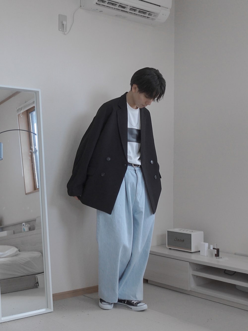 「アツいコーデ全部見せ、シンプル、remer、remerコーデ、秋先取りコーデ、大人カジュアル、セットアップ、ジャケット、デニム、ワイドデニム、タックイン、休日スタイル、メンズファッション、秋コーデ、白Tシャツ」｜「remerのloose stylish double tuck wide denim PT / ルーズスタイリッシュダブルタックワイドデニム（デニムパンツ、ブルー系）」を使った、みなりん(Minari)さん（骨格ナチュラル・メンズ・171cm）の夏コーディネートの1枚目の写真