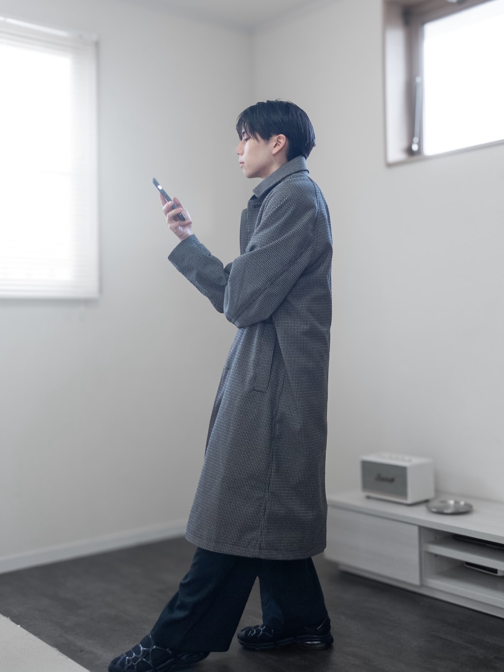 「新星WEARISTAにエントリー、WEARyouthコーデ、remer、remerコーデ、クリスマスに着たい服、マイベストコーデ2023、冬アウター、ロングコート、チェック柄、クリスマスコーデ、きれいめコーデ、デートコーデ、スラックス、レイヤードスタイル、韓国ファッション」｜「remerのloose Balmacaan over long coat / ルーズバルマカーンオーバーロングコート（ステンカラーコート、その他）」を使った、みなりん(Minari)さん（骨格ナチュラル・メンズ・172cm）の冬コーディネートの1枚目の写真