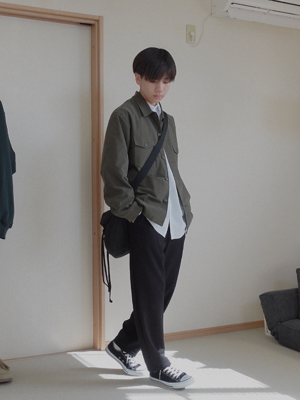 「メンズコーデ、お洒落さんとつながりたい、春、今日のコーデ、カジュアルコーデ、春服、シンプルコーデ、UNIQLO、ootd、ワイドパンツ、カジュアル、春夏コーデ、GU、ユニクロ、いまどきジャケット写真」｜「CONVERSEのCONVERSE/コンバース NEXTAR ネクスター 110 OX スニーカー オールスター 定番 32765140 32765141 32765142 32765143 32765145 32765147 32765149（スニーカー、ブラック系）」を使った、みなりん(Minari)さん（骨格ナチュラル・メンズ・171cm）の春コーディネートの1枚目の写真