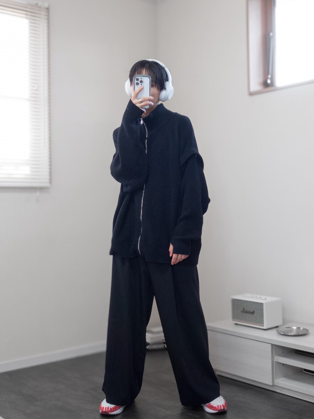 「新星WEARISTAにエントリー、WEARyouthコーデ、ストリート、remer、remerコーデ、クリスマスに着たい服、マイベストコーデ2023、冬アウター、韓国ファッション、休日スタイル、クリスマスコーデ、デートコーデ、きれいめコーデ、キレイめコーデ、ニット」｜「remerのloose 2WAY Hi-zip drivers knit / ルーズ2WAYハイジップドライバーズニット（ニット/セーター、ブラック系）」を使った、みなりん(Minari)さん（骨格ナチュラル・メンズ・172cm）の冬コーディネートの1枚目の写真