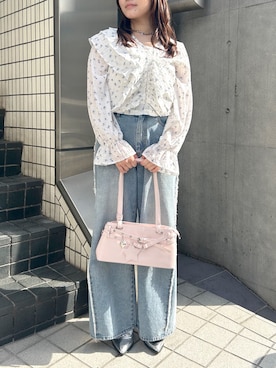 「w closet（ダブルクローゼット）のフリンジバギーデニムパンツ（デニムパンツ、ブルー系）」を使った、KANAさん（レディース・156cm）の春コーディネート