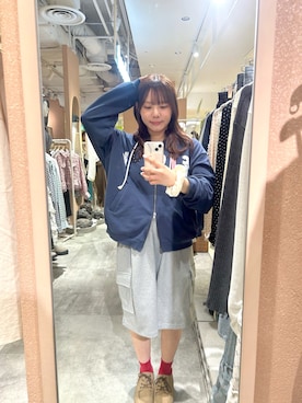 「w closet（ダブルクローゼット）のパッチワークパーカー（パーカー、ブルー系）」を使った、KANAさん（レディース・156cm）の春コーディネート