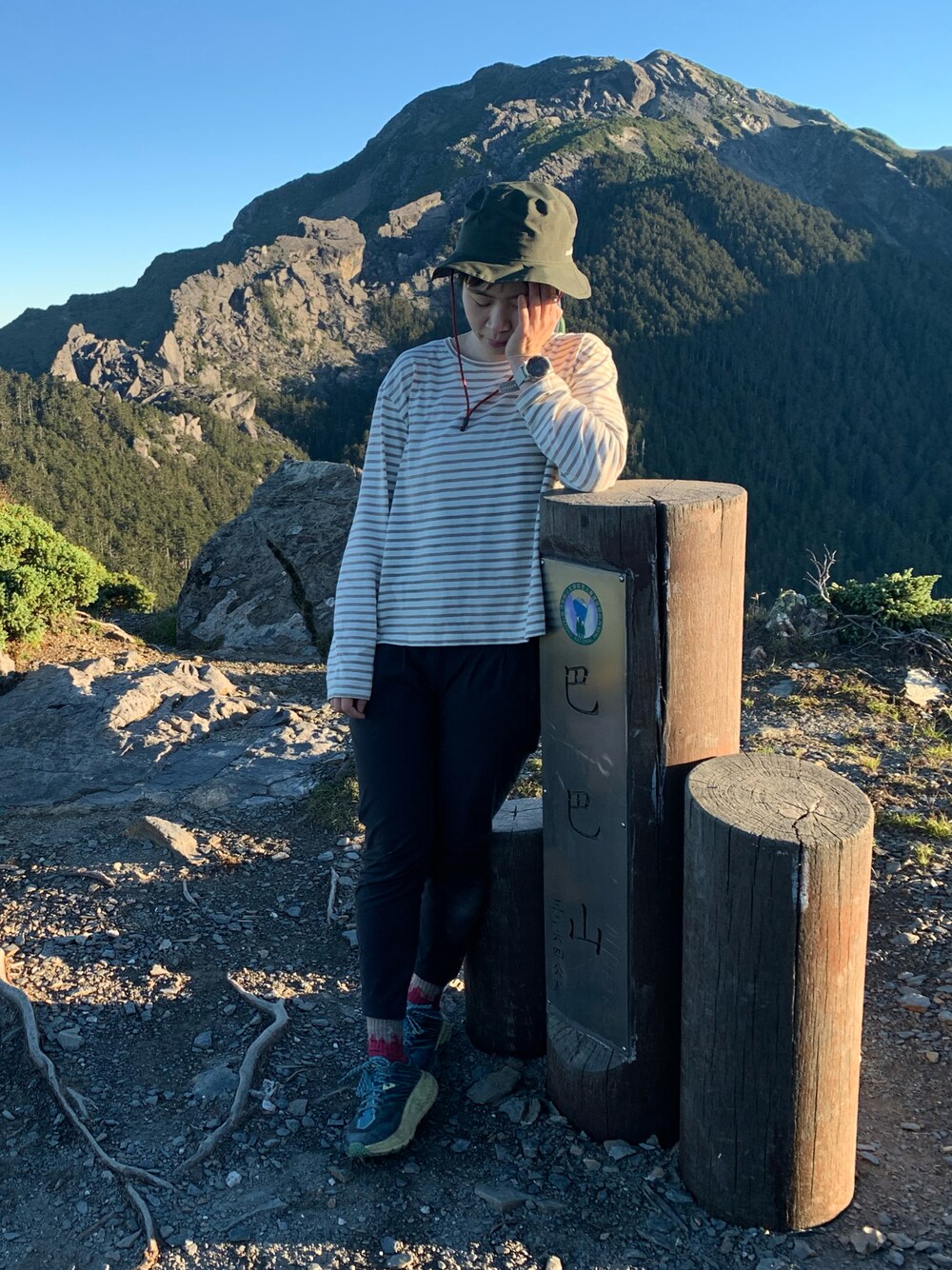「登山女子、山女孩、戶外穿搭」｜「HOKAのアイテム（スニーカー、ブルー系）」を使った、Sylviaさん（レディース・160cm）の秋コーディネートの1枚目の写真