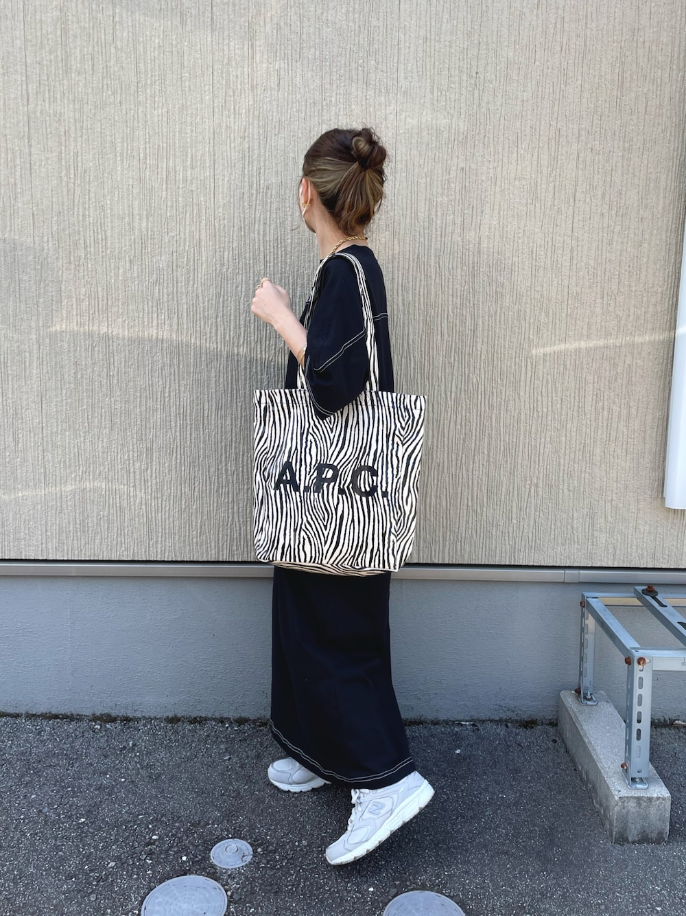 A.P.C. ゼブラ プリント トートバッグ “TOTE LOU” 112e571b2db720e3503a41e9729458