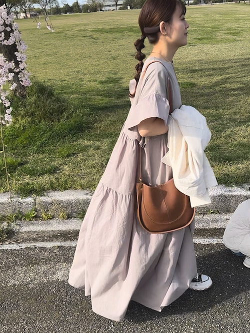 「classicalelf(クラシカルエルフ)の親子リンクコーデ可能◎布帛ドッキング袖フリルティアードオーバーサイズワンピース(ロング丈)(ワンピース)」を使った、chicchimoさん(レディース・152cm)の春コーディネート