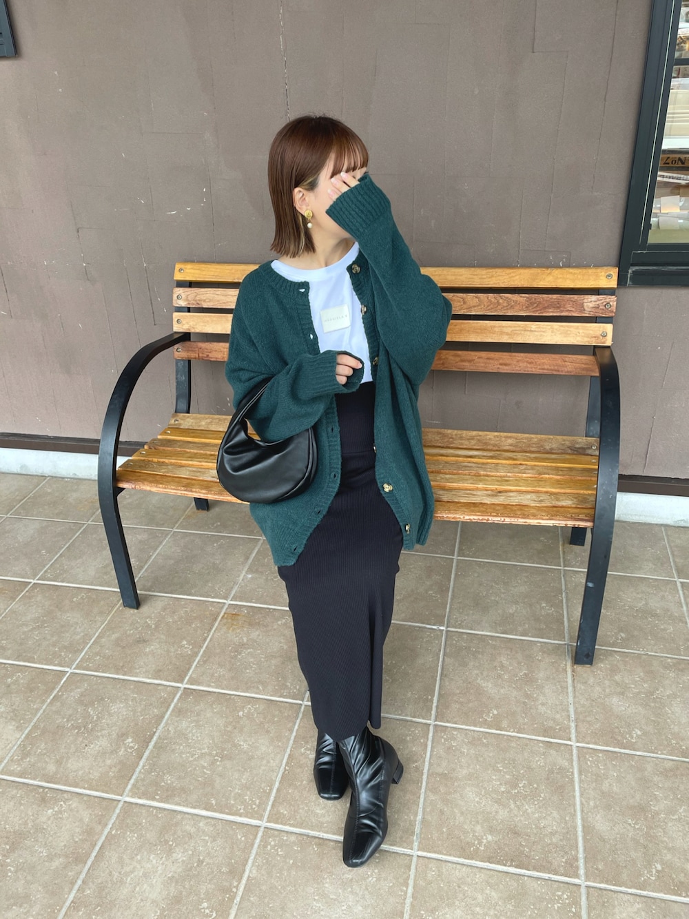 「カーディガン、ロングスカート、ブーツ、お出かけコーデ、休日スタイル、シンプルコーデ、秋コーデ、ミニバッグ、きれいめカジュアル、ニット、プチプラコーデ、カラー×コーデ、秋服準備はじめました、カジュアルコーデ、秋服まるっと大公開」｜「classicalelfのもちもち癒され。2wayニットカーディガン（カーディガン/ボレロ、グリーン系）」を使った、chicchimoさん（骨格ナチュラル・レディース・152cm）の秋コーディネートの1枚目の写真