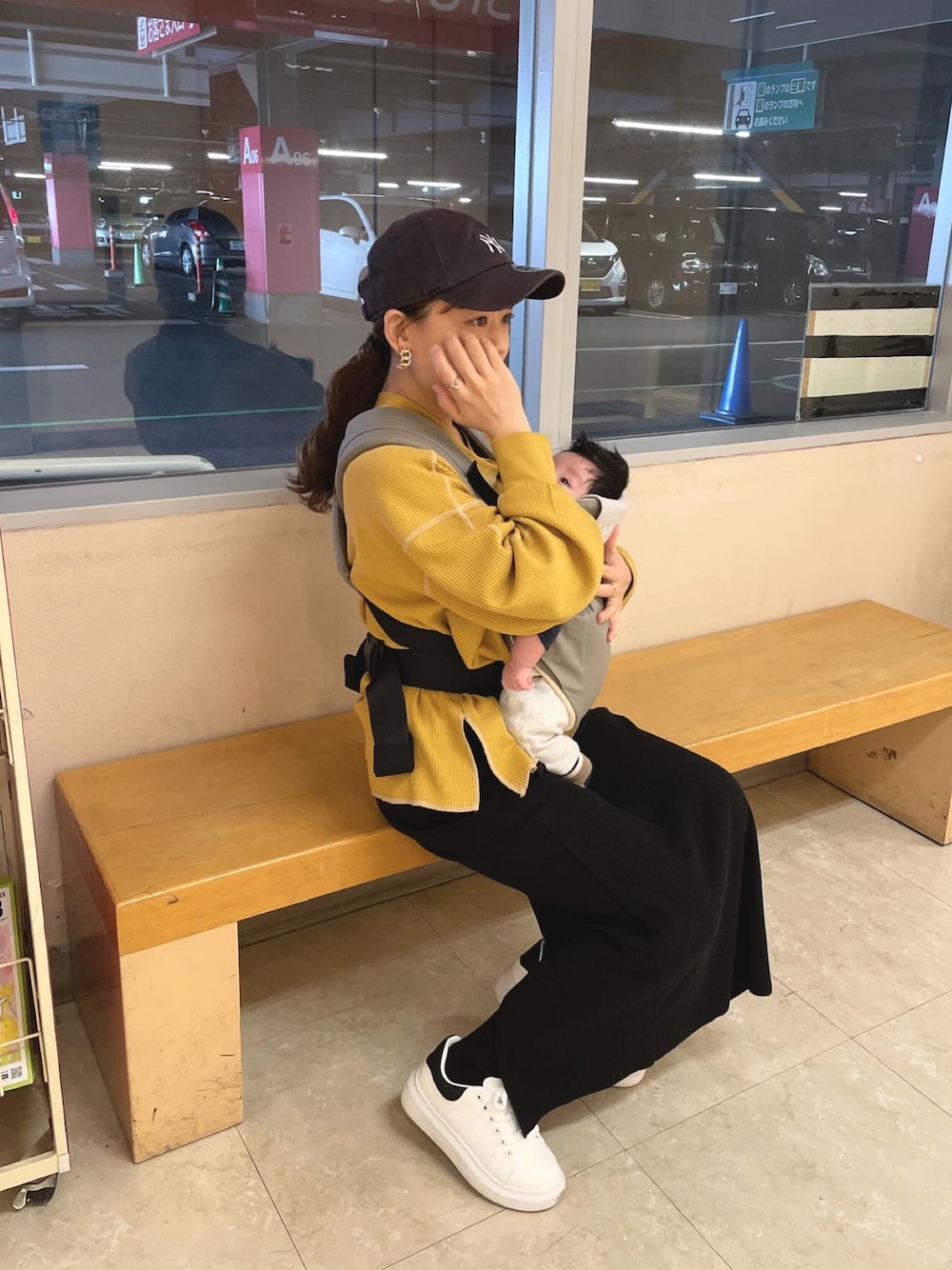 「カラーコーデ、春色、春コーデ、春のおしゃ見えテクニック、春服みてみて、キャップ、スニーカー、シンブルコーデ、お出かけコーデ、休日スタイル、プチプラ、大人カジュアル、春ファッション、レディースファッション、ストリート」｜「Javaの《JaVaジャバ 別注》シンプルなのに格上げ。2way配色ワッフルロンTee（Tシャツ/カットソー、イエロー系）」を使った、chicchimoさん（骨格ナチュラル・レディース・152cm）の春コーディネートの1枚目の写真