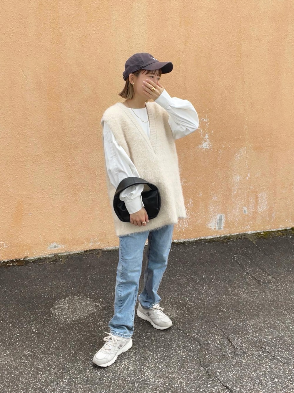 「Sonny　Label、秋コーデ、ベスト、レイヤードスタイル、お出かけコーデ、スポーツミックス、ストリート、キャップ、シャツスタイル、プチプラ、きれいめカジュアル、スニーカー、休日スタイル、秋服準備はじめました、PR」｜「URBAN RESEARCH Sonny Labelのタックパフスリーブブラウス（シャツ/ブラウス、ホワイト系）」を使った、chicchimoさん（骨格ナチュラル・レディース・152cm）の秋コーディネートの1枚目の写真