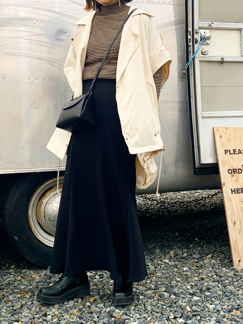 「カジュアル、春コーデ、大人カジュアル、フレアスカート、ootd、cepo.、セポ、おしゃれさんと繋がりたい、ボーダー、ベスト」｜「DISCOATのタンクソールミドルブーツ（ブーツ、ブラック系）」を使った、ちょんちぇ。さん（レディース・160cm）の春コーディネートの1枚目の写真