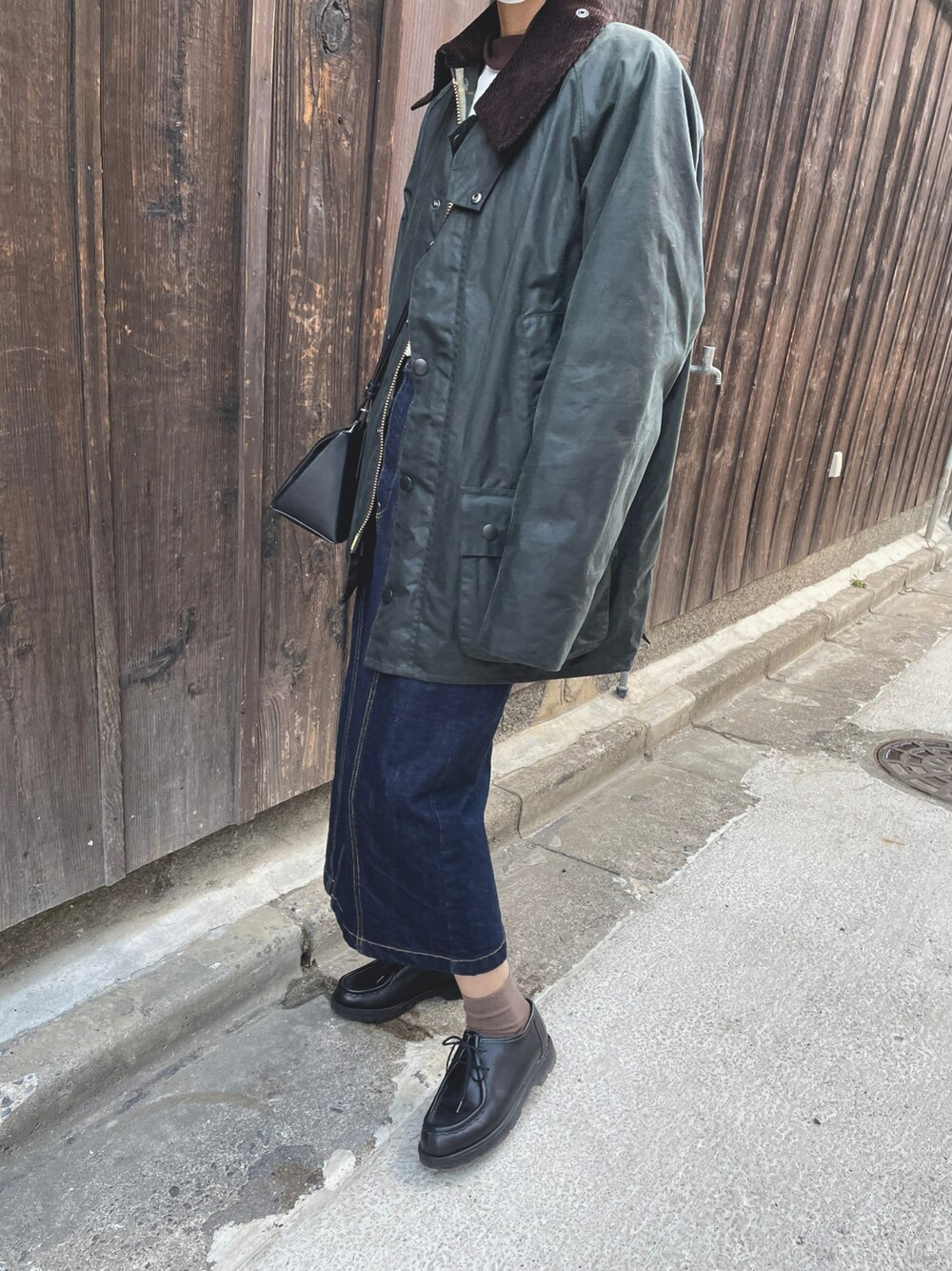 「大人カジュアル、barbour、バブアー女子、オーバーサイズ、デニム、おしゃれさんと繋がりたい、お洒落さんとつながりたい、セポ、cepo.」｜「BarbourのBEDALE WAXED COTTON（ブルゾン、グリーン系）」を使った、ちょんちぇ。さん（レディース・160cm）の冬コーディネートの1枚目の写真