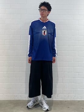 「adidas（アディダス）のアディダス サッカー日本代表 2026 ホーム レプリカ ユニフォーム 長袖（Tシャツ/カットソー、ブルー系）」を使った、KSさん（メンズ・172cm）の夏コーディネート