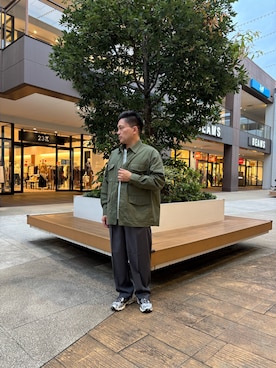 「ITEMS URBANRESEARCH（アイテムズ アーバンリサーチ）のウールライク2プリーツトラウザー（その他パンツ、グレー系）」を使った、yujiroさん（メンズ・170cm）の秋コーディネート